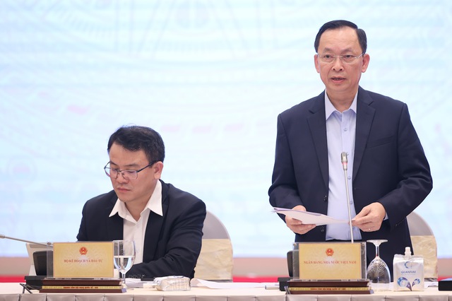 Phó Thống đốc hé lộ kịch bản "bơm" 2 triệu tỷ đồng vào nền kinh tế, nới thêm "room" cho các ngân hàng- Ảnh 1.