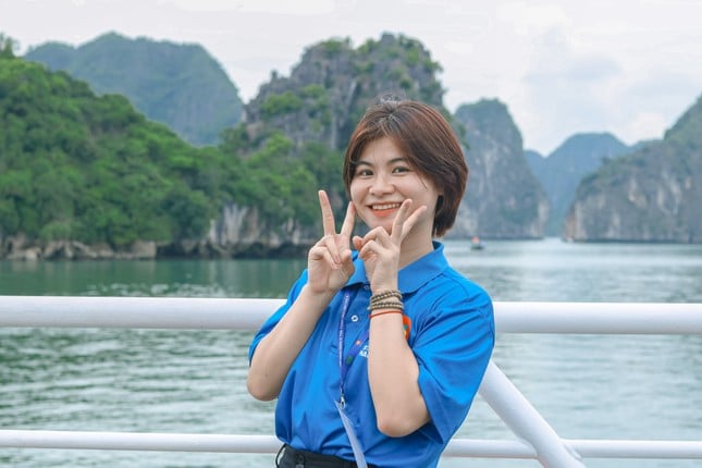 Chân dung nữ sinh tặng hoa cho Tổng Bí thư, Chủ tịch nước Tập Cận Bình với loạt thành tích 'khủng'- Ảnh 2.