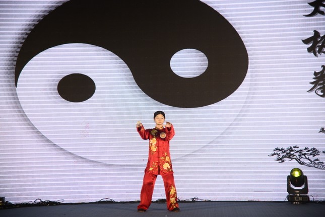 Chân dung nữ sinh tặng hoa cho Tổng Bí thư, Chủ tịch nước Tập Cận Bình với loạt thành tích 'khủng'- Ảnh 6.
