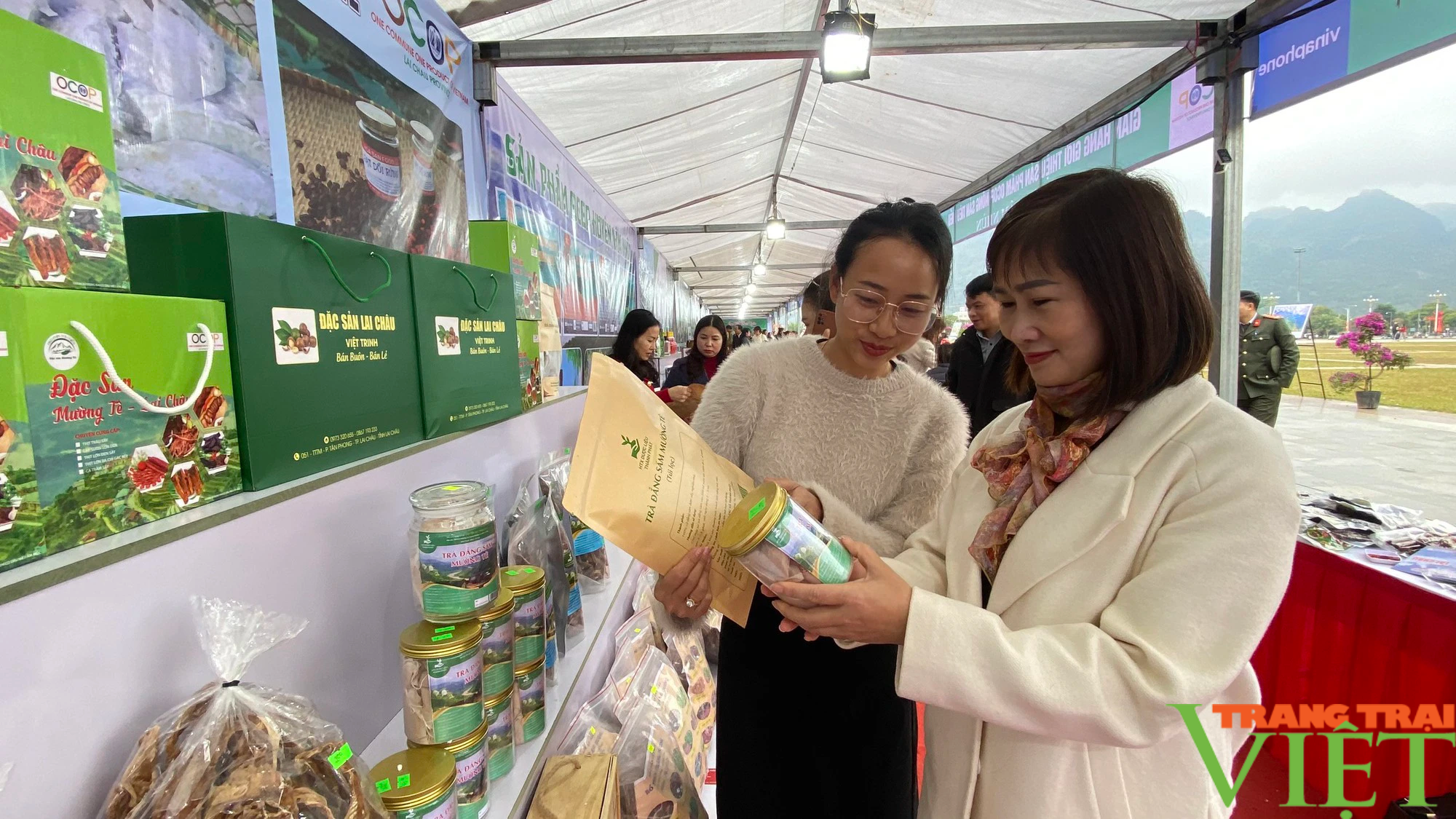 Sôi động không gian trưng bày, triển lãm ảnh, văn hóa, các sản phẩm OCOP nhân kỷ niệm 20 năm thành lập tỉnh Lai Châu- Ảnh 3.