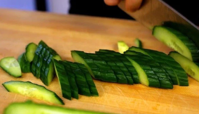 Làm dưa chuột muối cay cực đơn giản, ăn kèm món gì cũng tuyệt ngon- Ảnh 1. Làm dưa chuột muối cay cực đơn giản, ăn kèm món gì cũng tuyệt ngon- Ảnh 1.