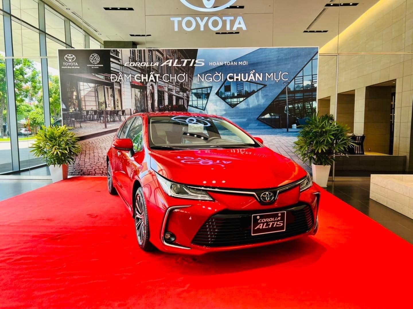Giá xe Toyota Corolla Altis lăn bánh tháng 4/2024: Tiếp tục giảm không "phanh" đấu Mazda 3- Ảnh 1.
