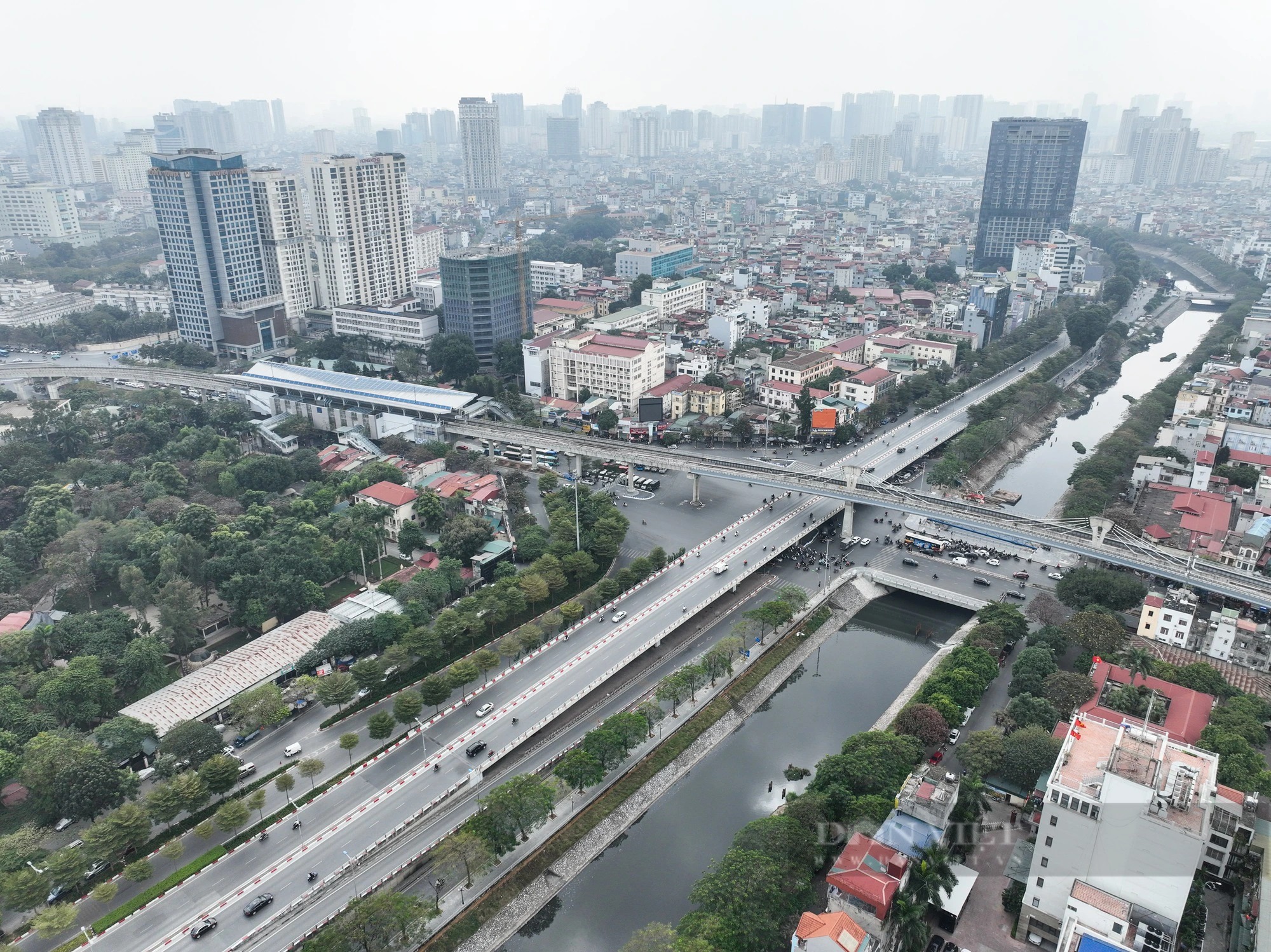 Ảnh ấn tượng tuần: Dự án 1.500 tỷ đồng tại Đà Nẵng ngổn ngang bùn đất và một Hà Nội xanh- Ảnh 2.