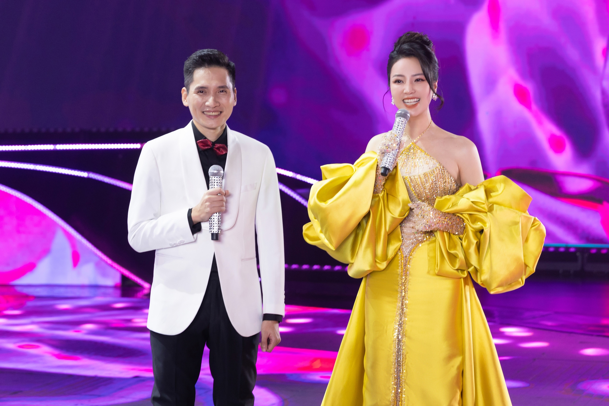 Ca sĩ Mỹ Tâm chỉ nói nhỏ nhẹ câu này mà Á hậu Thuỵ Vân phải thổn thức mất mấy ngày- Ảnh 1.