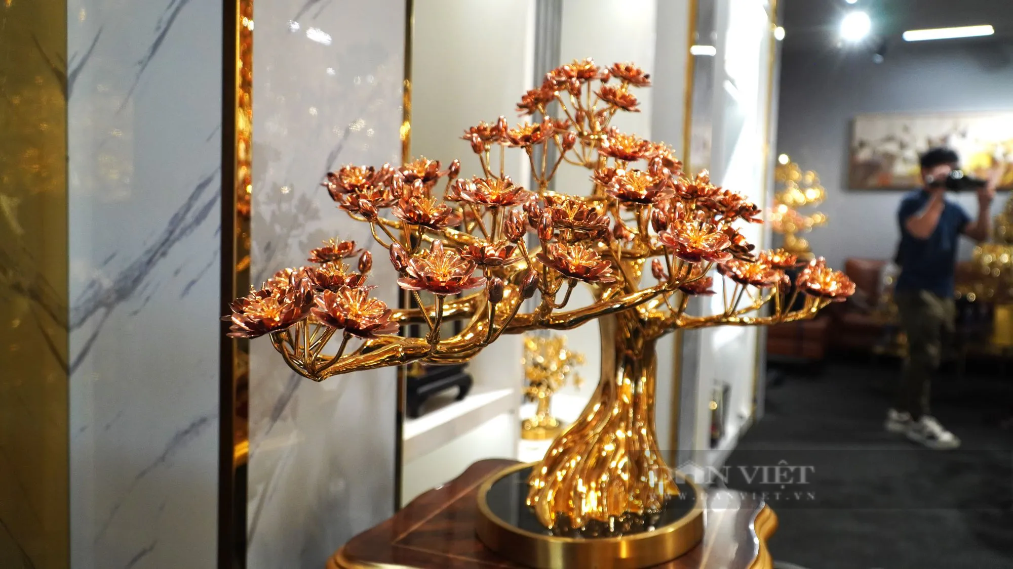 Doanh nhân "trồng" cây đào mạ vàng 24k lớn nhất Việt Nam, giá trên tỷ đồng- Ảnh 8.