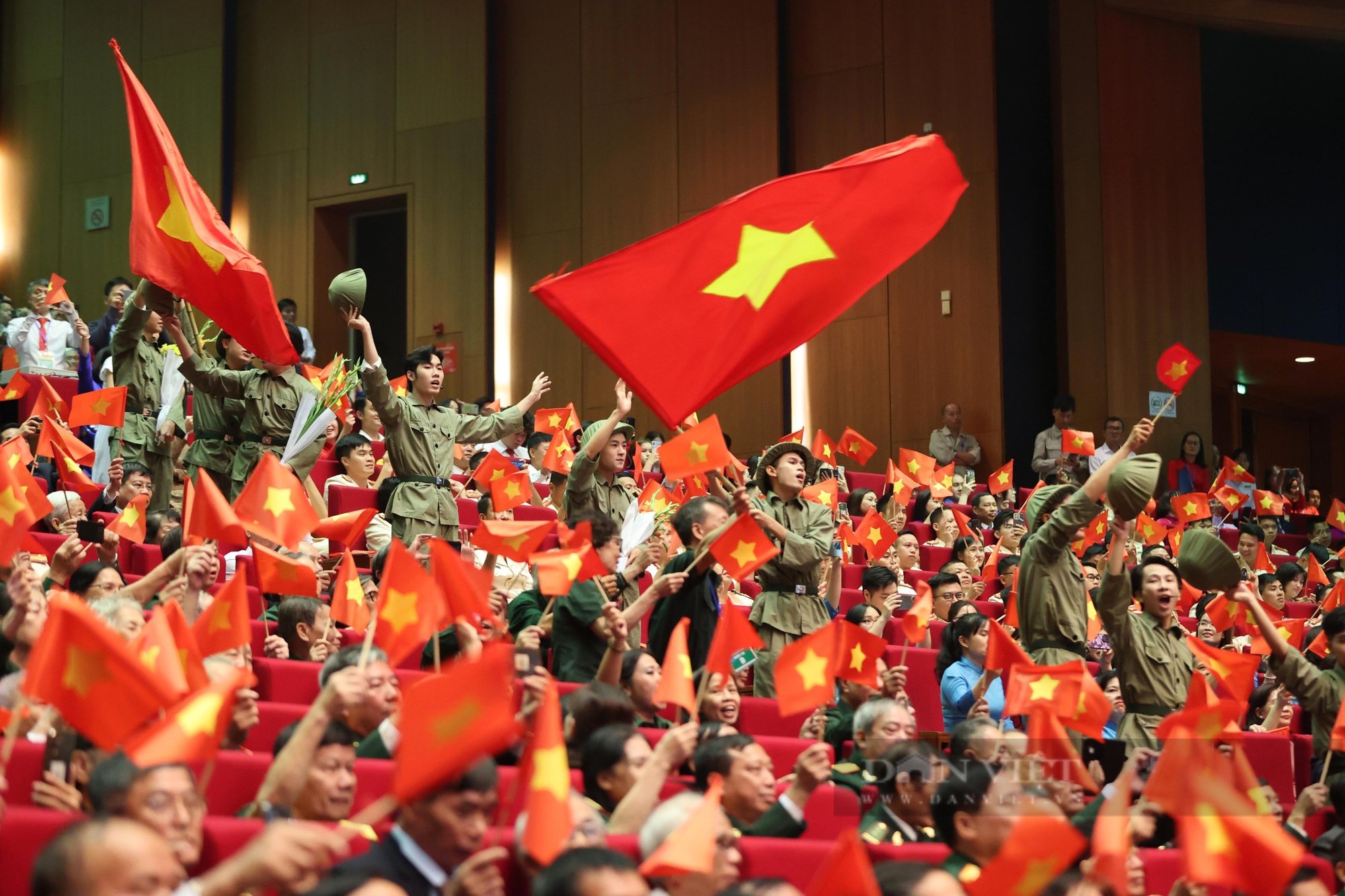 Lãnh đạo Đảng, Nhà nước dự lễ kỷ niệm 70 năm ngày Giải phóng Thủ đô- Ảnh 21.