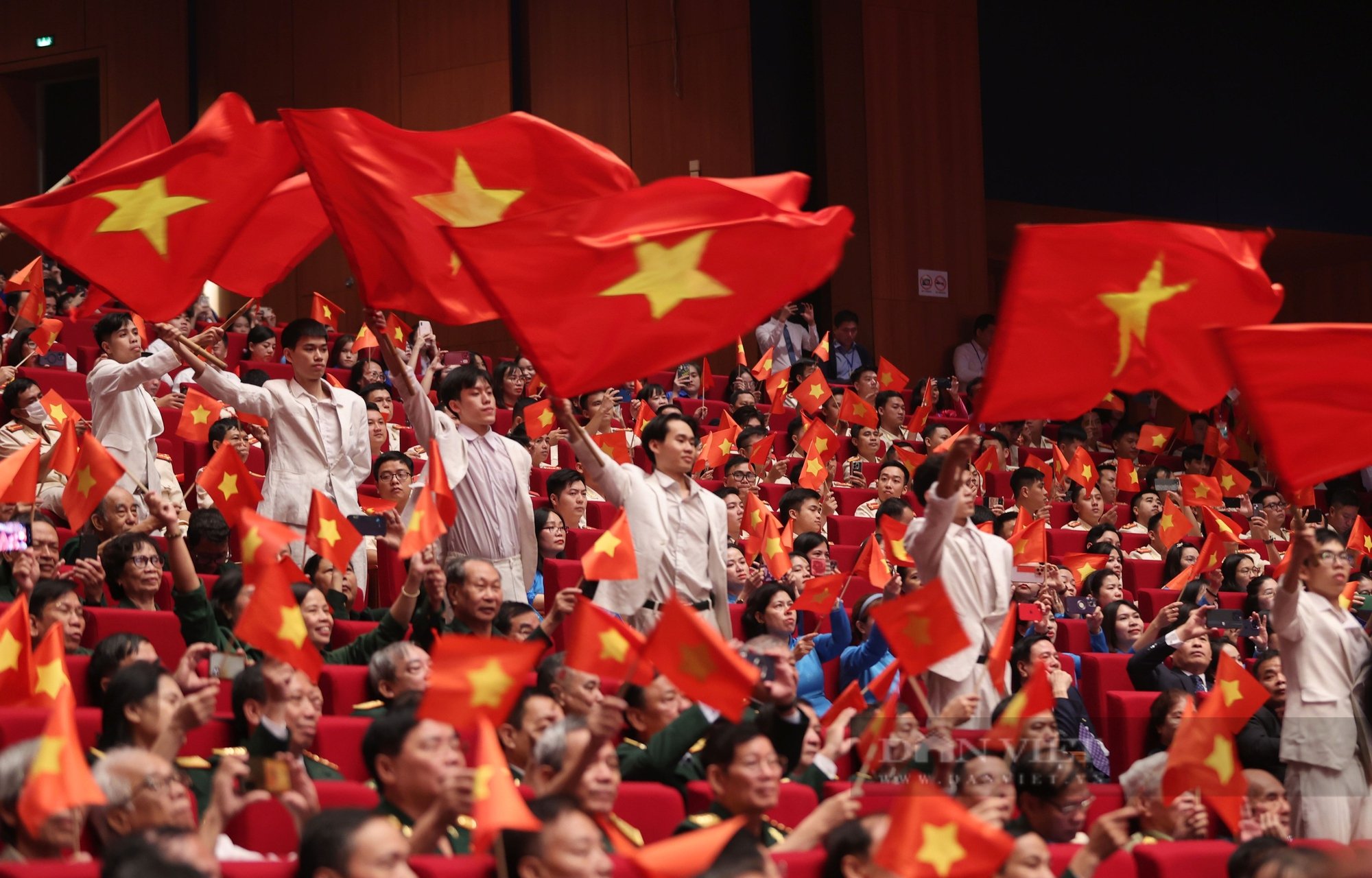 Lãnh đạo Đảng, Nhà nước dự lễ kỷ niệm 70 năm ngày Giải phóng Thủ đô- Ảnh 34.