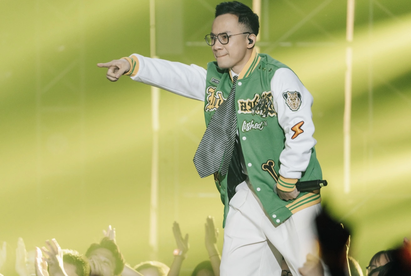 Đinh Tiến Đạt tích cực trở lại showbiz sau hơn 10 năm rút lui khỏi làng giải trí?- Ảnh 1.