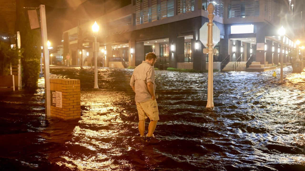 Siêu bão Milton đổ bộ càn quét Florida, có báo cáo nhiều người tử vong - Ảnh 3.
