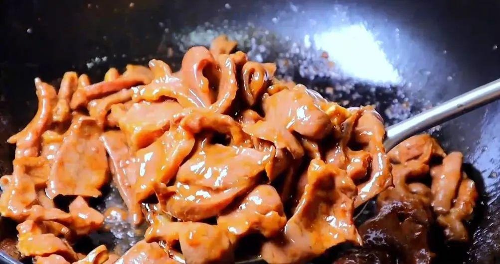 Bộ phận đắt nhất của con heo, an thần, bổ tim, tăng cường thể lực, xào tỏi tây thơm phức - Ảnh 7.