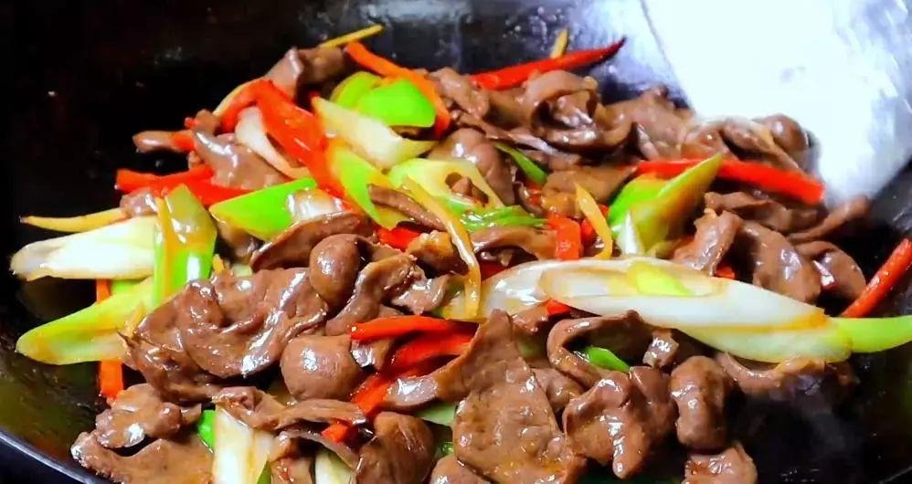 Bộ phận đắt nhất của con heo, an thần, bổ tim, tăng cường thể lực, xào tỏi tây thơm phức - Ảnh 9.