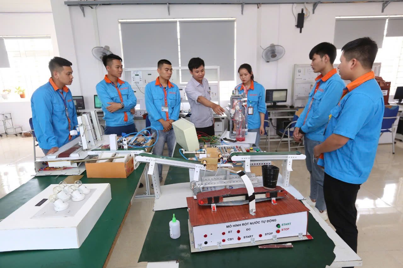 Tiền lương ngành công nghệ bán dẫn có thuộc hệ cao nhất Việt Nam? - Ảnh 2.