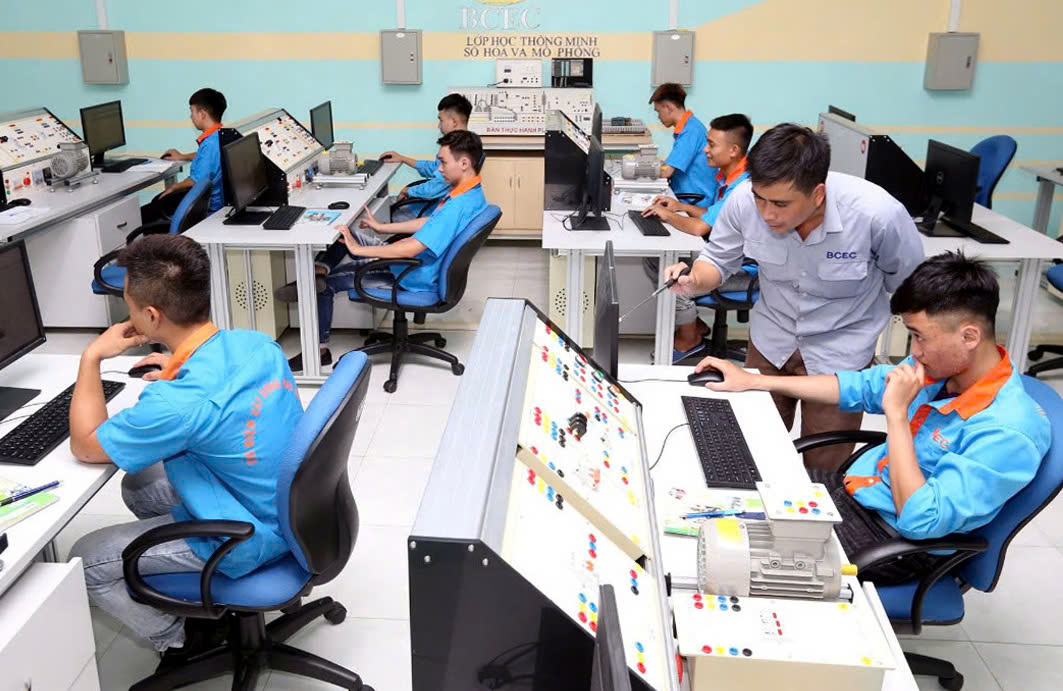 Tiền lương ngành công nghệ bán dẫn có thuộc hệ cao nhất Việt Nam? - Ảnh 1.