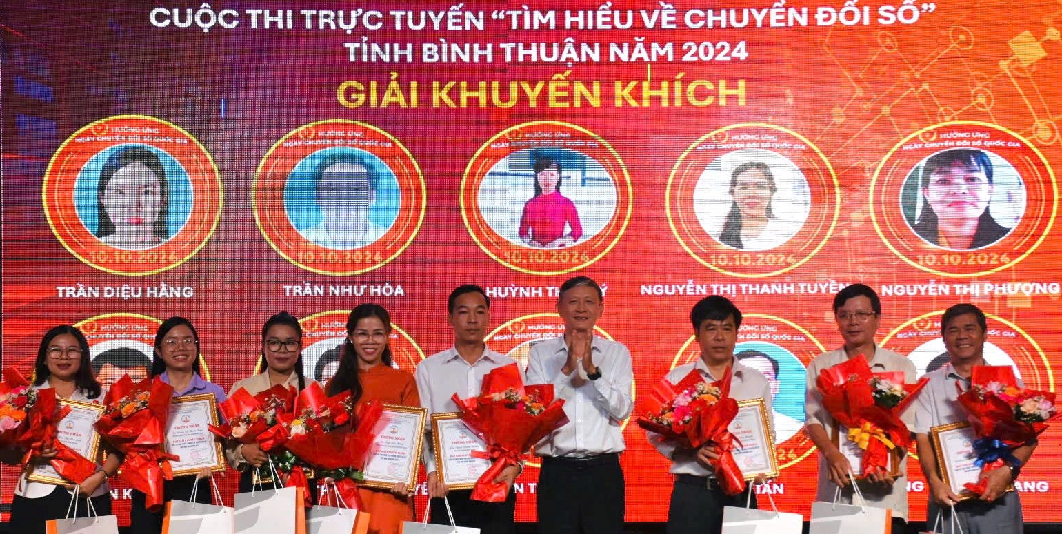 Trao thưởng cuộc thi trực tuyến "Tìm hiểu về chuyển đổi số" tỉnh Bình Thuận năm 2024 - Ảnh 2.
