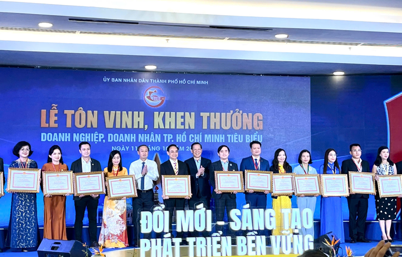 TP.HCM tôn vinh 177 doanh nghiệp, doanh nhân tiêu biểu - Ảnh 1.