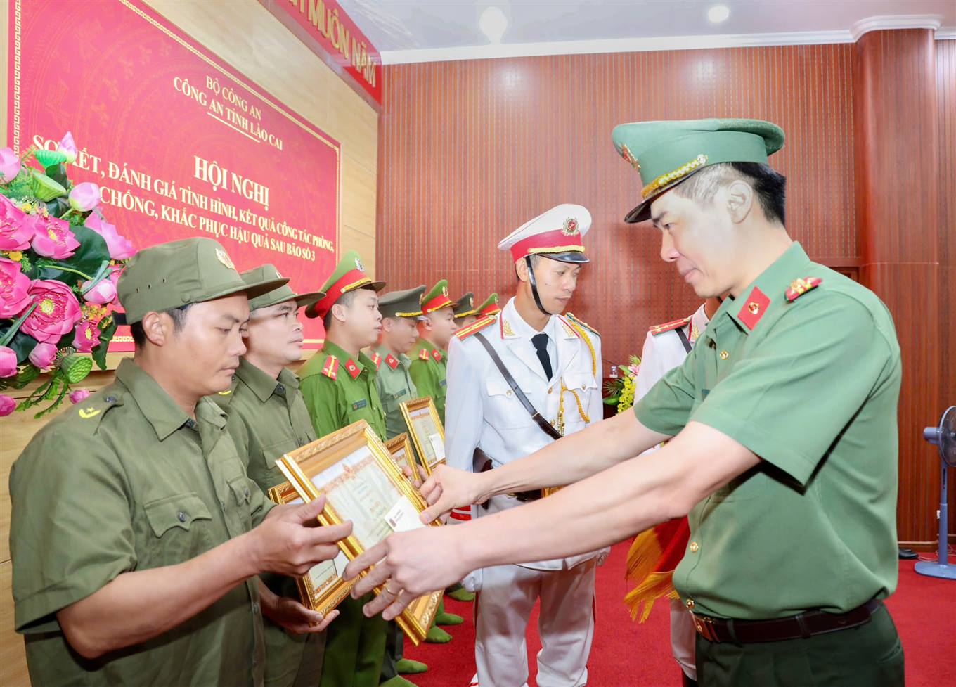 Công an tỉnh Lào Cai vinh dự được Nhà nước tặng thưởng Huân chương Bảo vệ Tổ quốc Hạng Nhì - Ảnh 4.