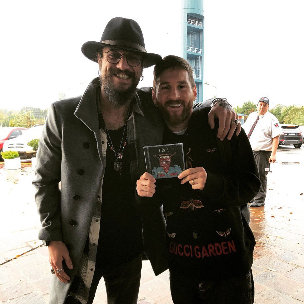 Dani Osvaldo: Thích “tẩn” đồng đội, bỏ bóng đá làm ca sĩ để... hút thuốc thoải mái - Ảnh 6.
