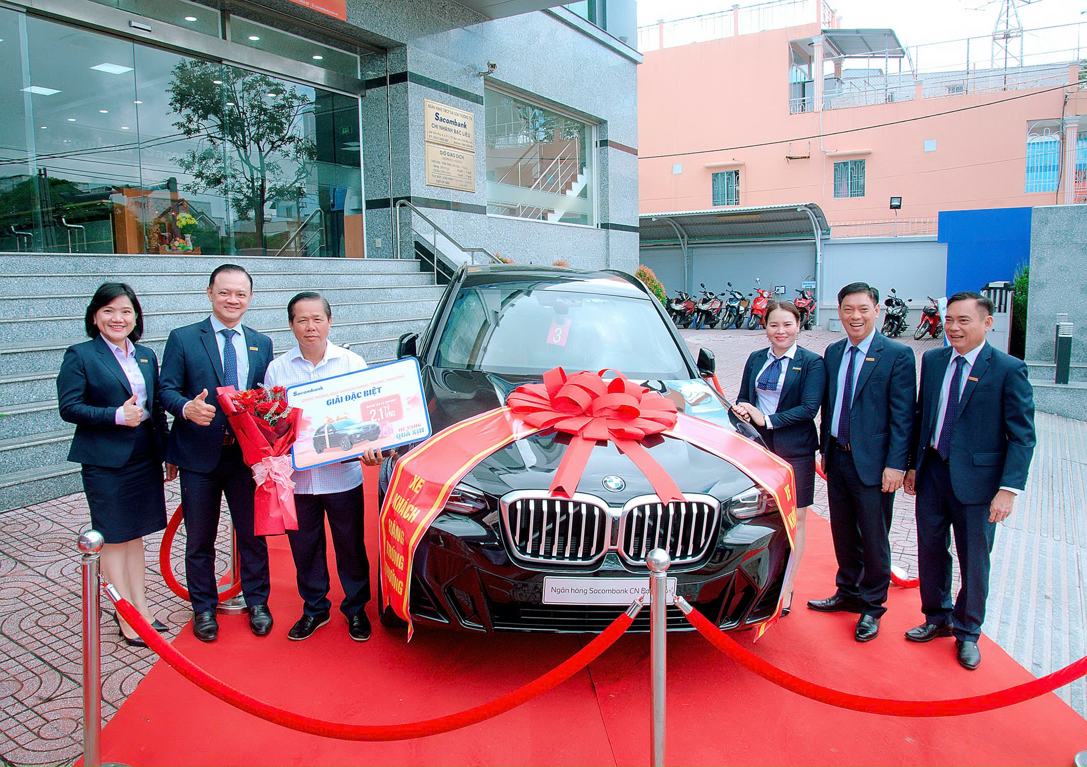 Sacombank trao 2 ô tô BMW hơn 4 tỷ đồng đến khách hàng tại Bạc Liêu, Vĩnh Long - Ảnh 2.