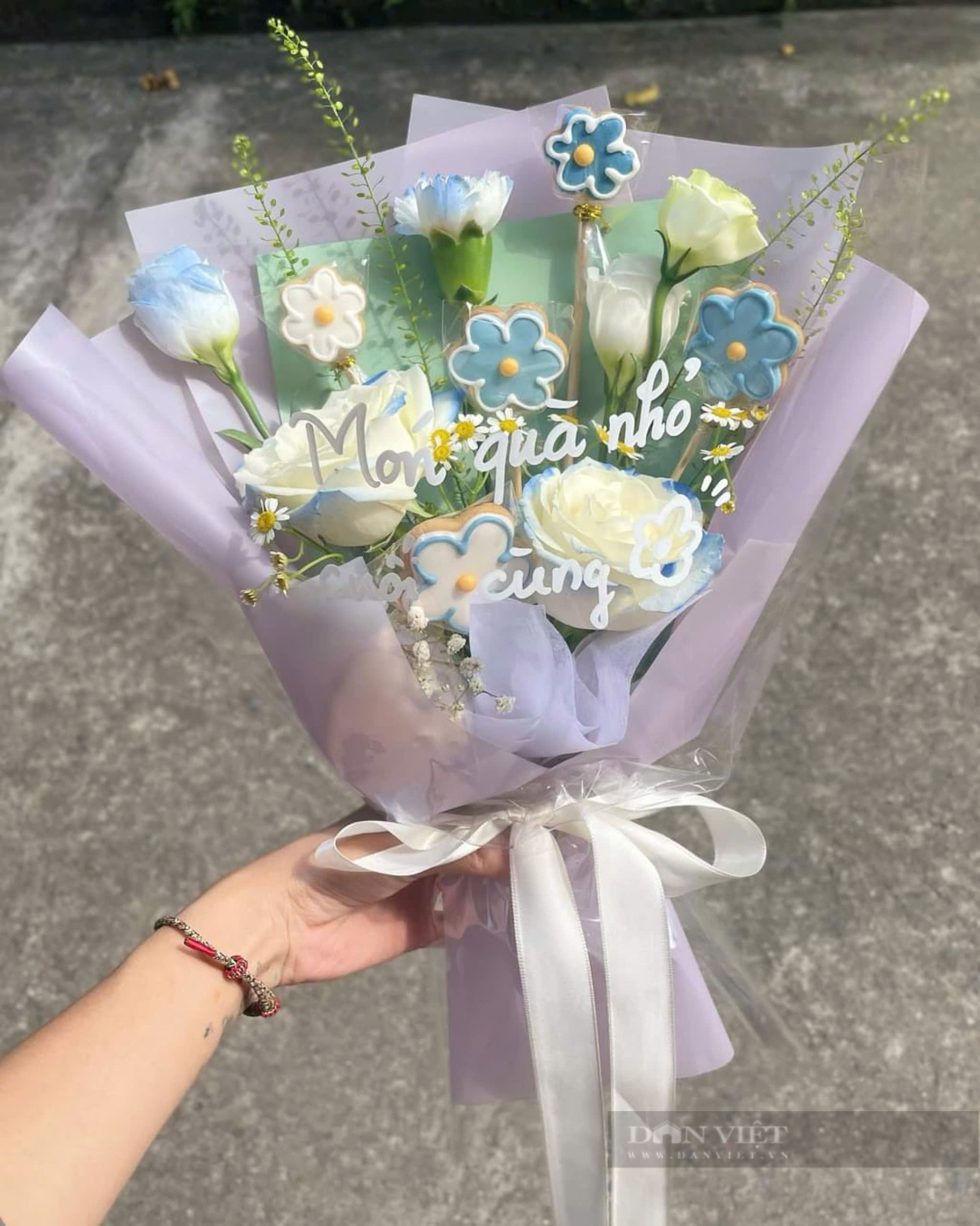Món quà mới lạ dịp 20/10: Bó hoa ăn được “cháy hàng” giúp người bán kiếm hàng chục triệu đồng chỉ trong vài ngày - Ảnh 3.