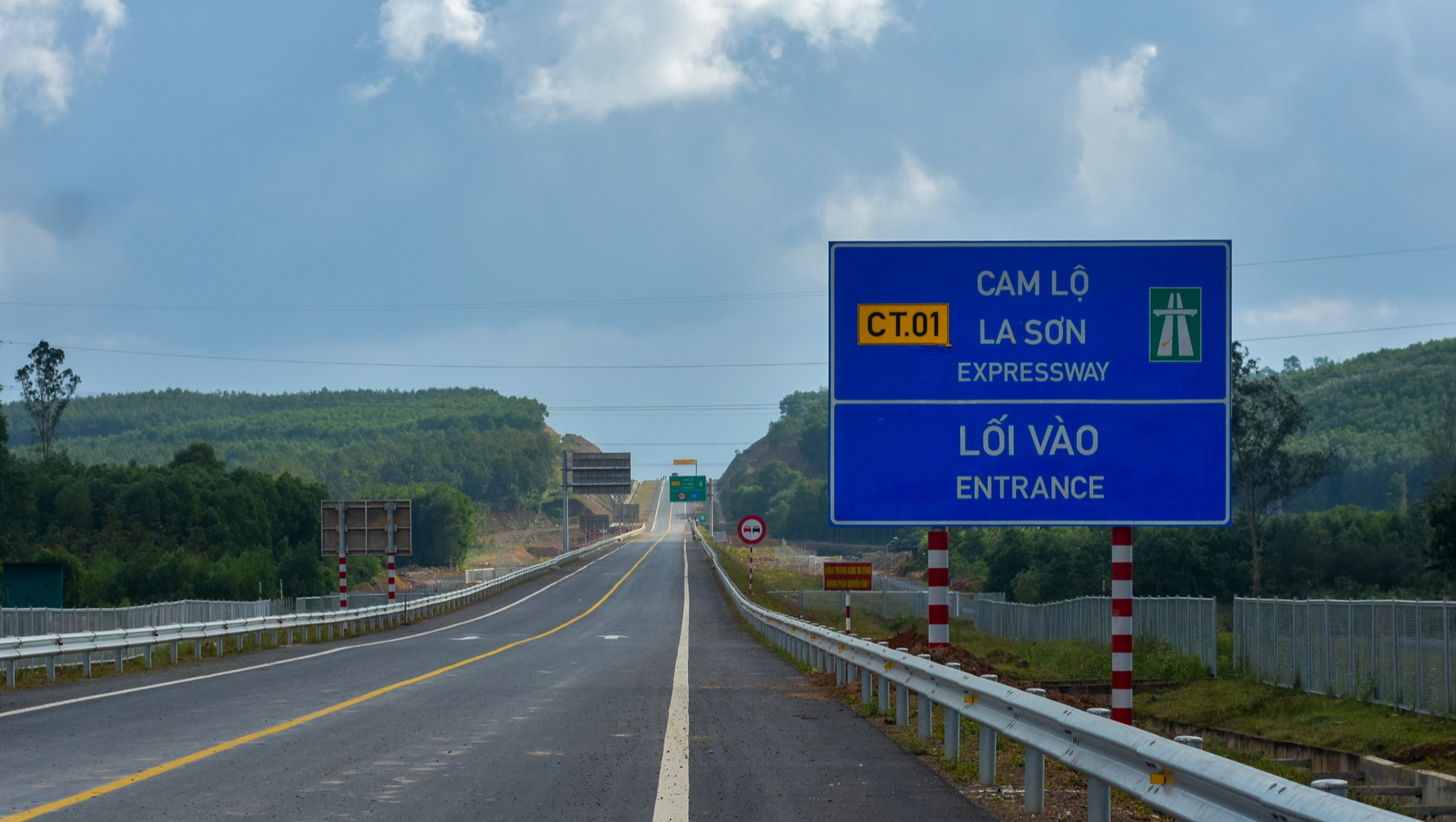 Cao tốc Cam Lộ - La Sơn chính thực được phê duyệt lên 4 làn xe- Ảnh 1. Cao tốc Cam Lộ - La Sơn chính thực được phê duyệt lên 4 làn xe- Ảnh 1.