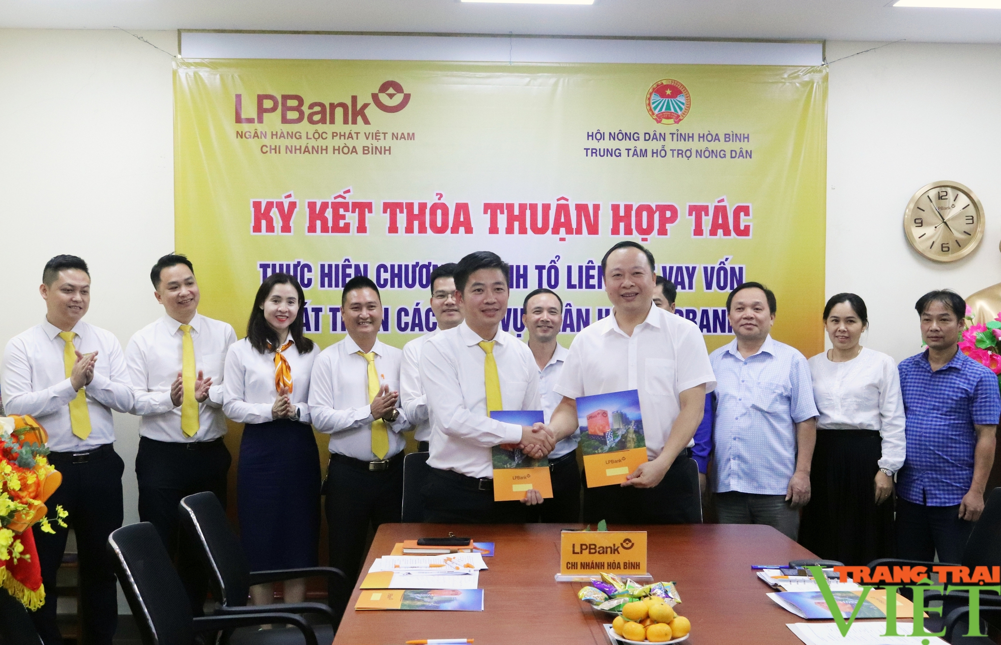 Ký kết thoả thuận hợp tác thực hiện Chương trình tổ liên kết vay vốn và phát triển các dịch vụ ngân hàng LPBank - Ảnh 2.