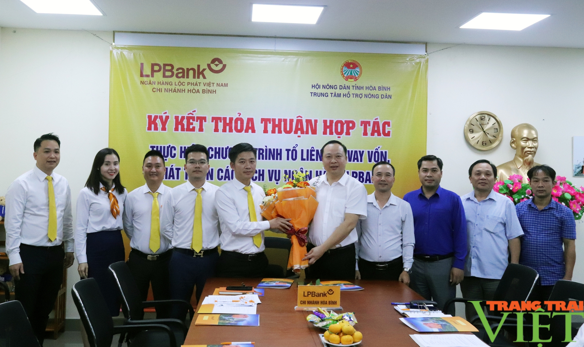 Ký kết thoả thuận hợp tác thực hiện Chương trình tổ liên kết vay vốn và phát triển các dịch vụ ngân hàng LPBank - Ảnh 4.