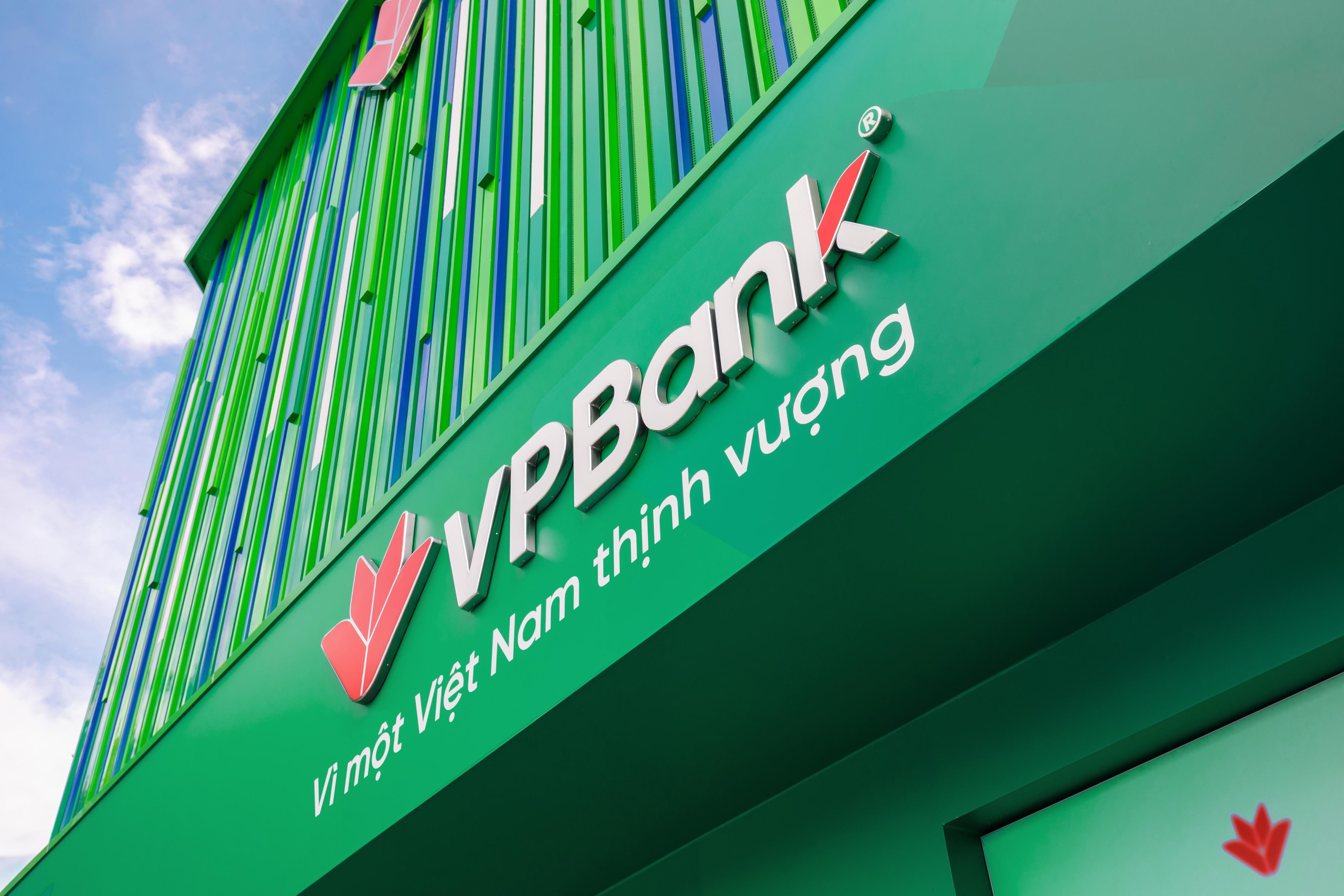 Lợi nhuận 9 tháng của VPBank đạt gần 13.900 tỷ đồng - Ảnh 1.