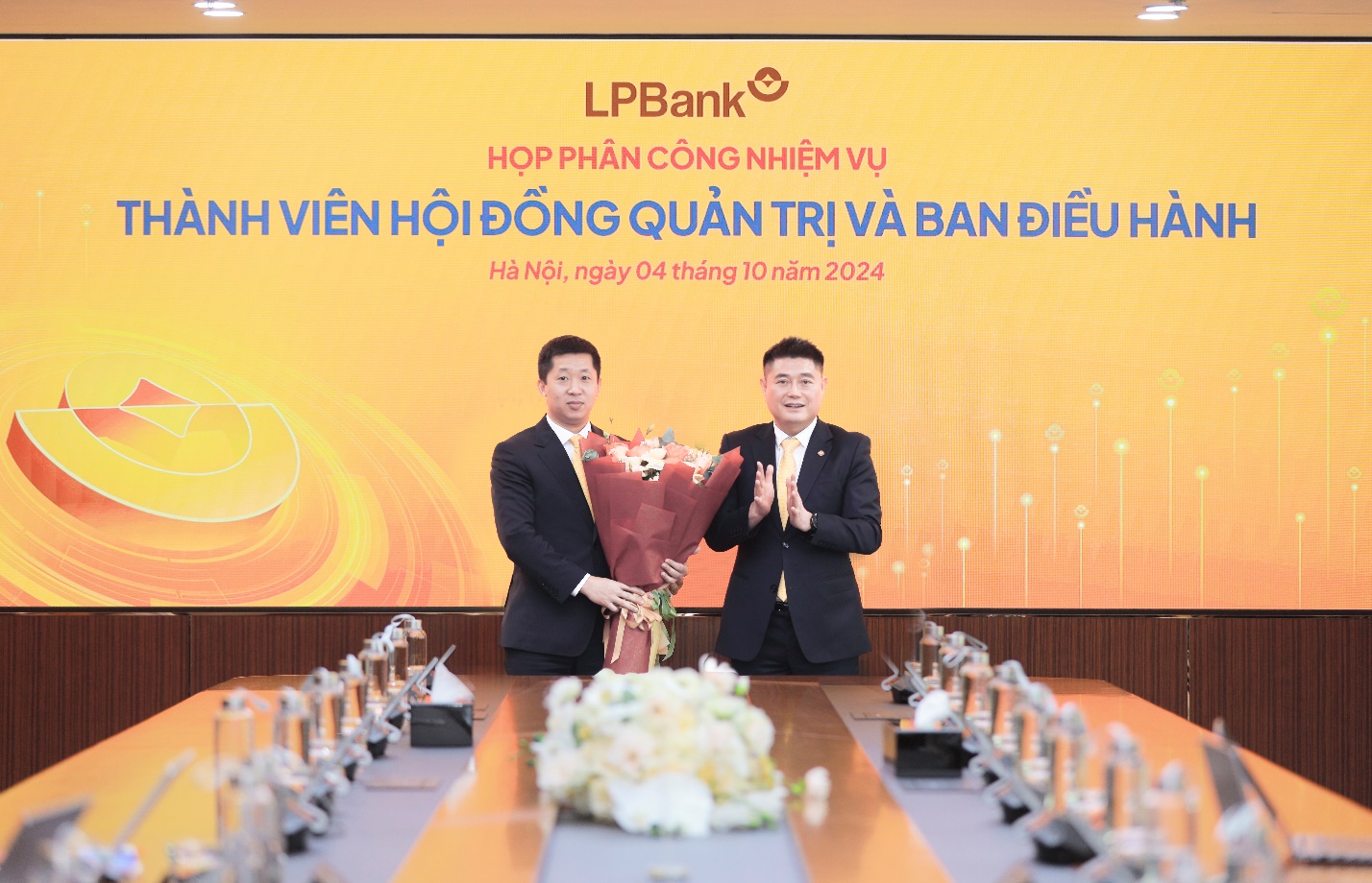 HĐQT LPBank họp phân công nhiệm vụ cho các thành viên HĐQT và Ban điều hành- Ảnh 2.