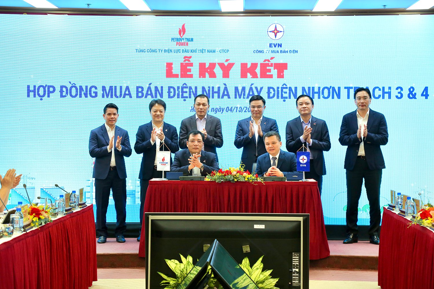 Petrovietnam và EVN ký kết biên bản ghi nhớ cung cấp LNG cho dự án điện Quảng Trạch II - Ảnh 1.