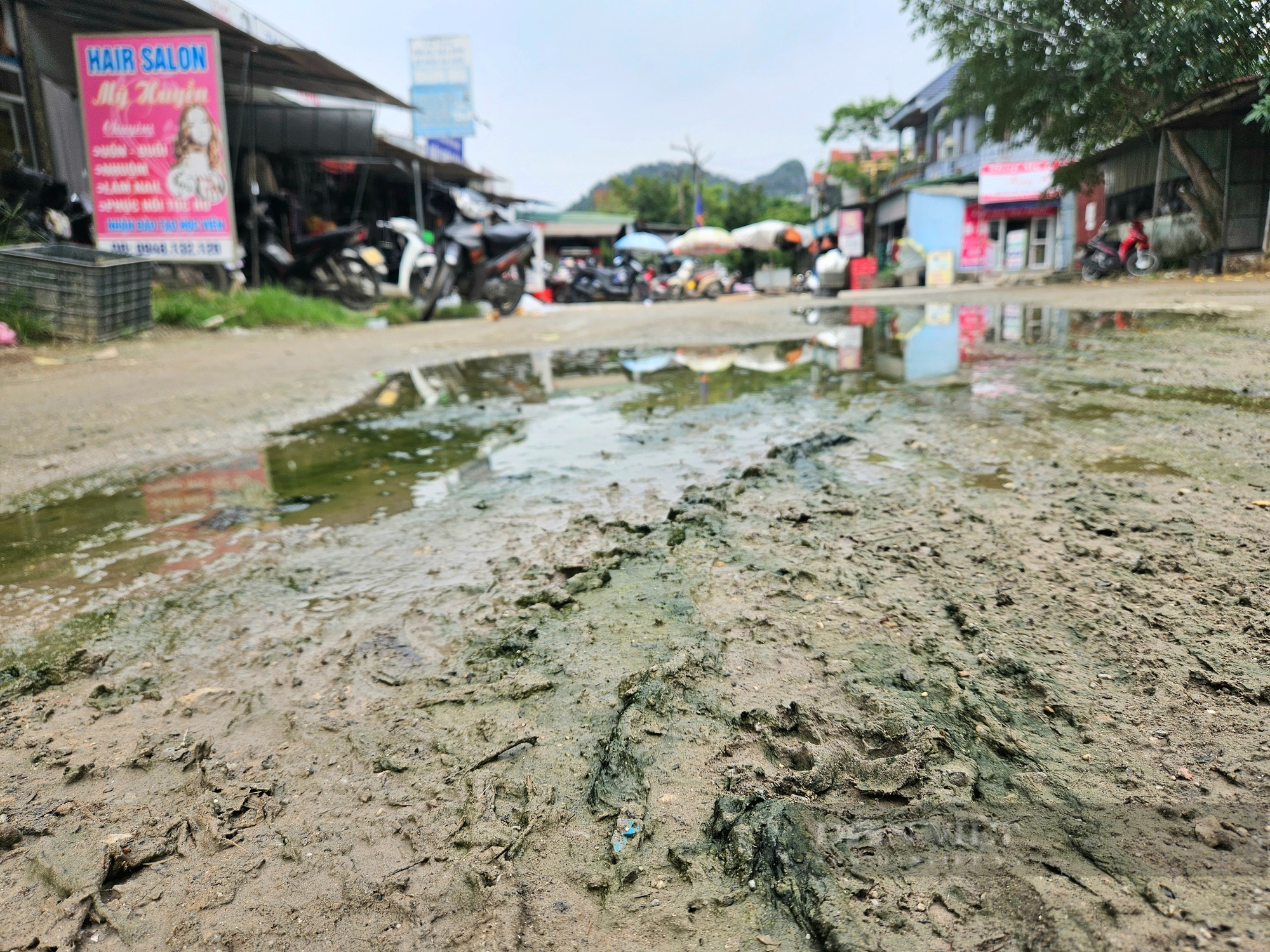 Quảng Bình: Ngôi chợ ở trung tâm du lịch Phong Nha xuống cấp nghiêm trọng- Ảnh 4.