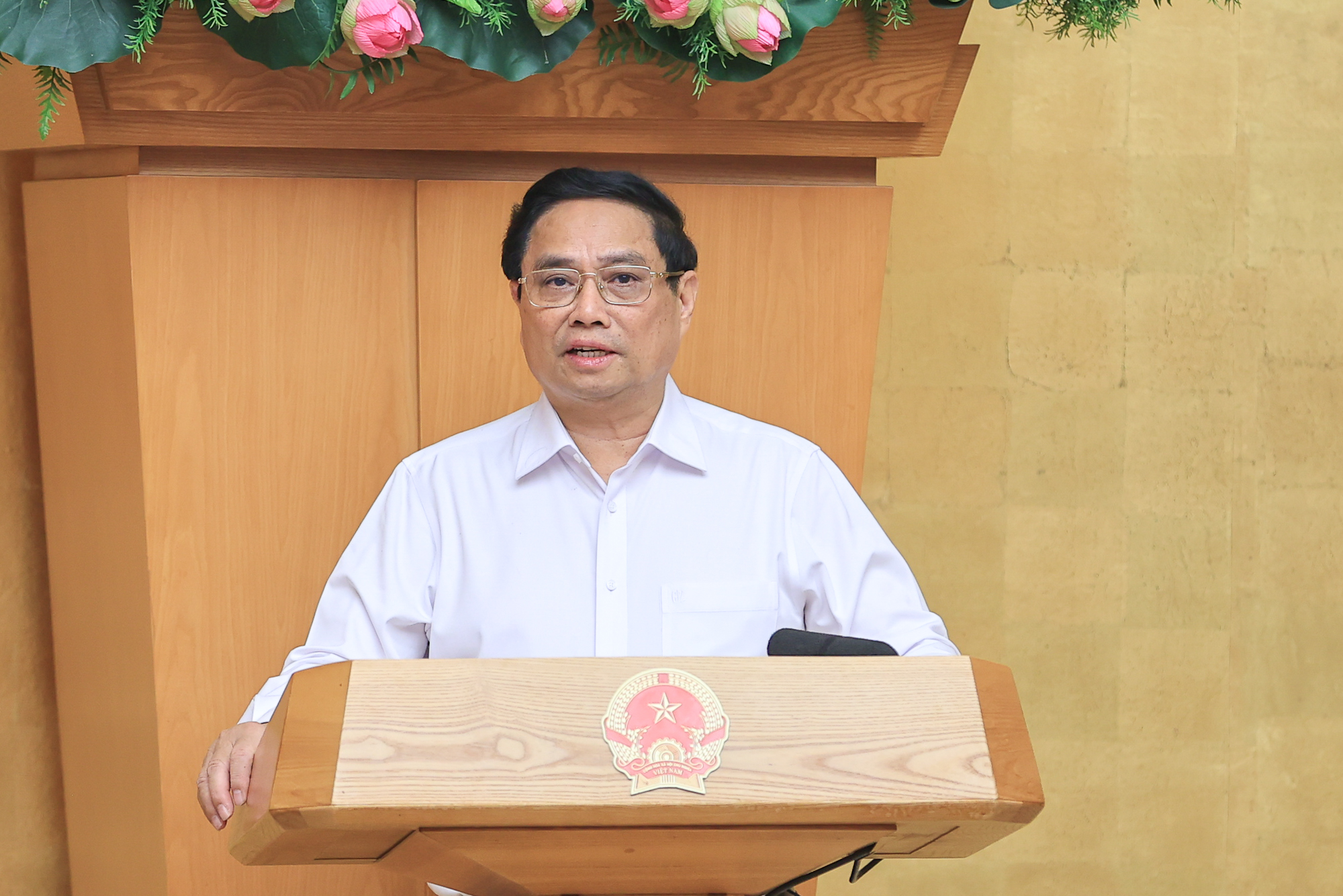 Thủ tướng Phạm Minh Chính nêu "điểm sáng" của nền kinh tế sau bão lũ - Ảnh 1.