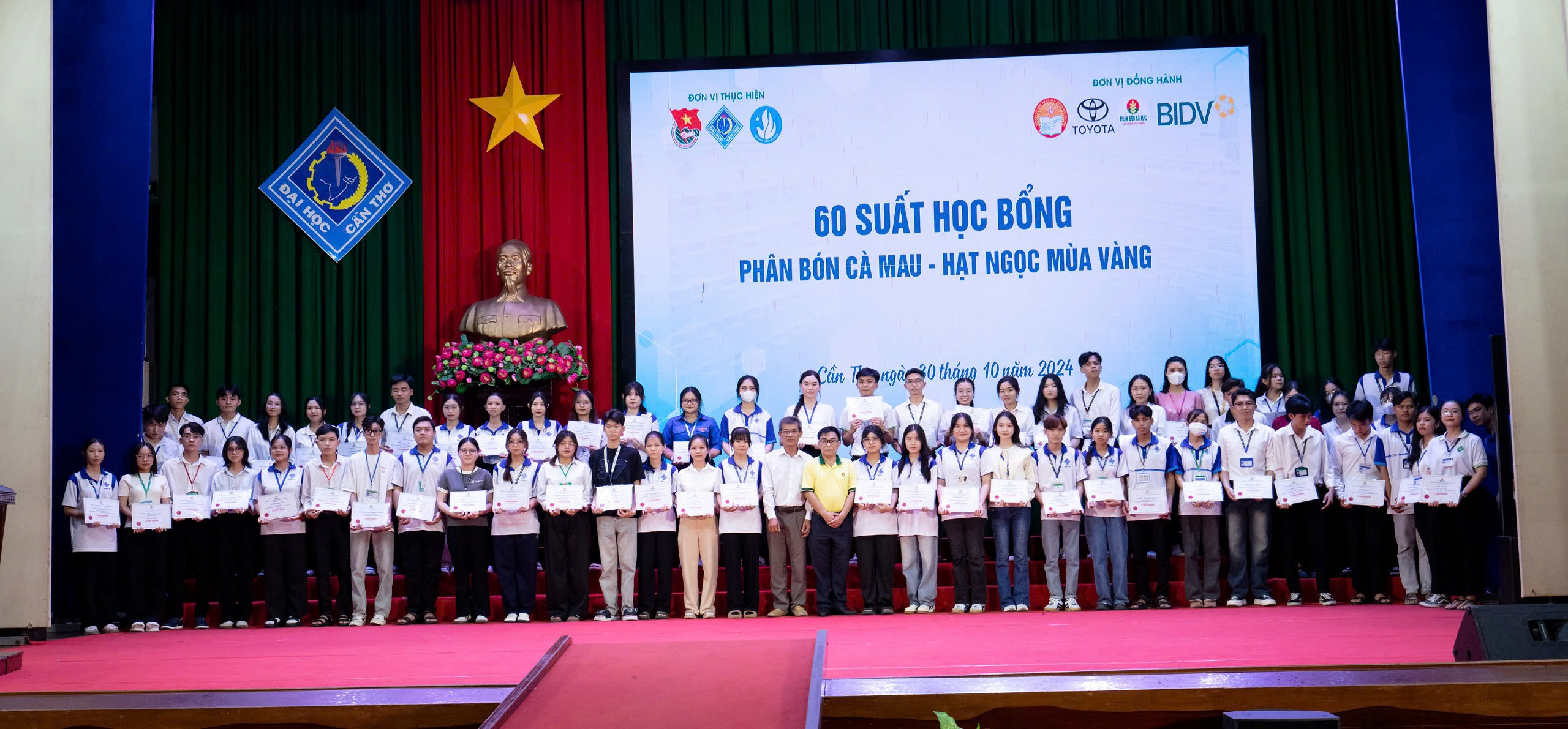 Phân bón Cà Mau trao học bổng "Thắp sáng ước mơ sinh viên Đại học Cần Thơ" lần VIII - Ảnh 1.