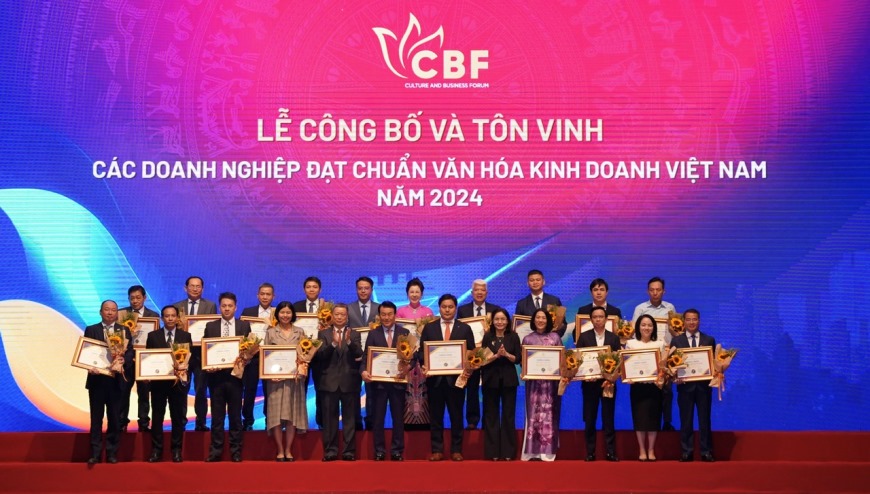 Agribank - Doanh nghiệp đạt chuẩn Văn hóa kinh doanh Việt Nam năm 2024 - Ảnh 2.