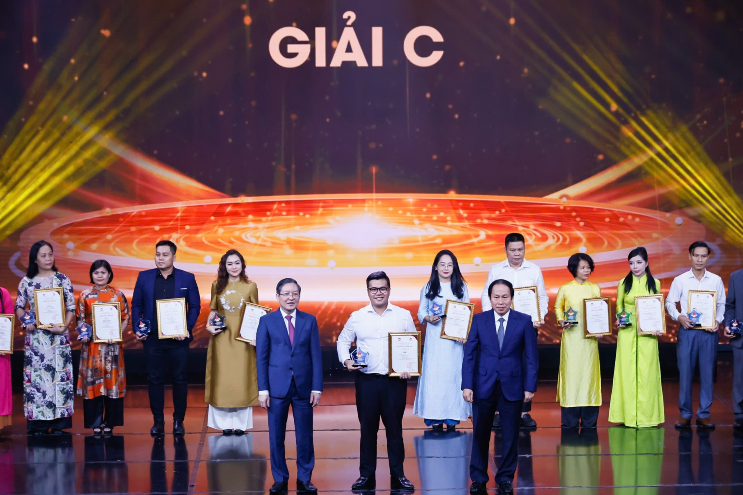 Báo NTNN/Dân Việt đạt giải báo chí "Vì sự nghiệp Đại đoàn kết toàn dân tộc" năm 2024- Ảnh 1.