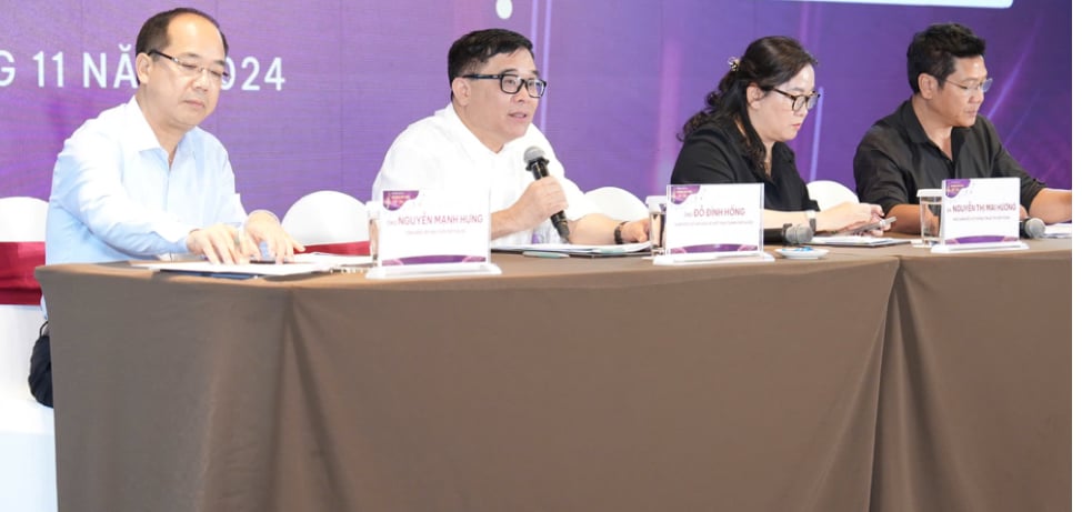NSND Tấn Minh, NSƯT Lan Anh, NSƯT Tân Nhàn ngồi “ghế nóng” chấm thi “Giọng hát hay Hà Nội năm 2024"- Ảnh 1.