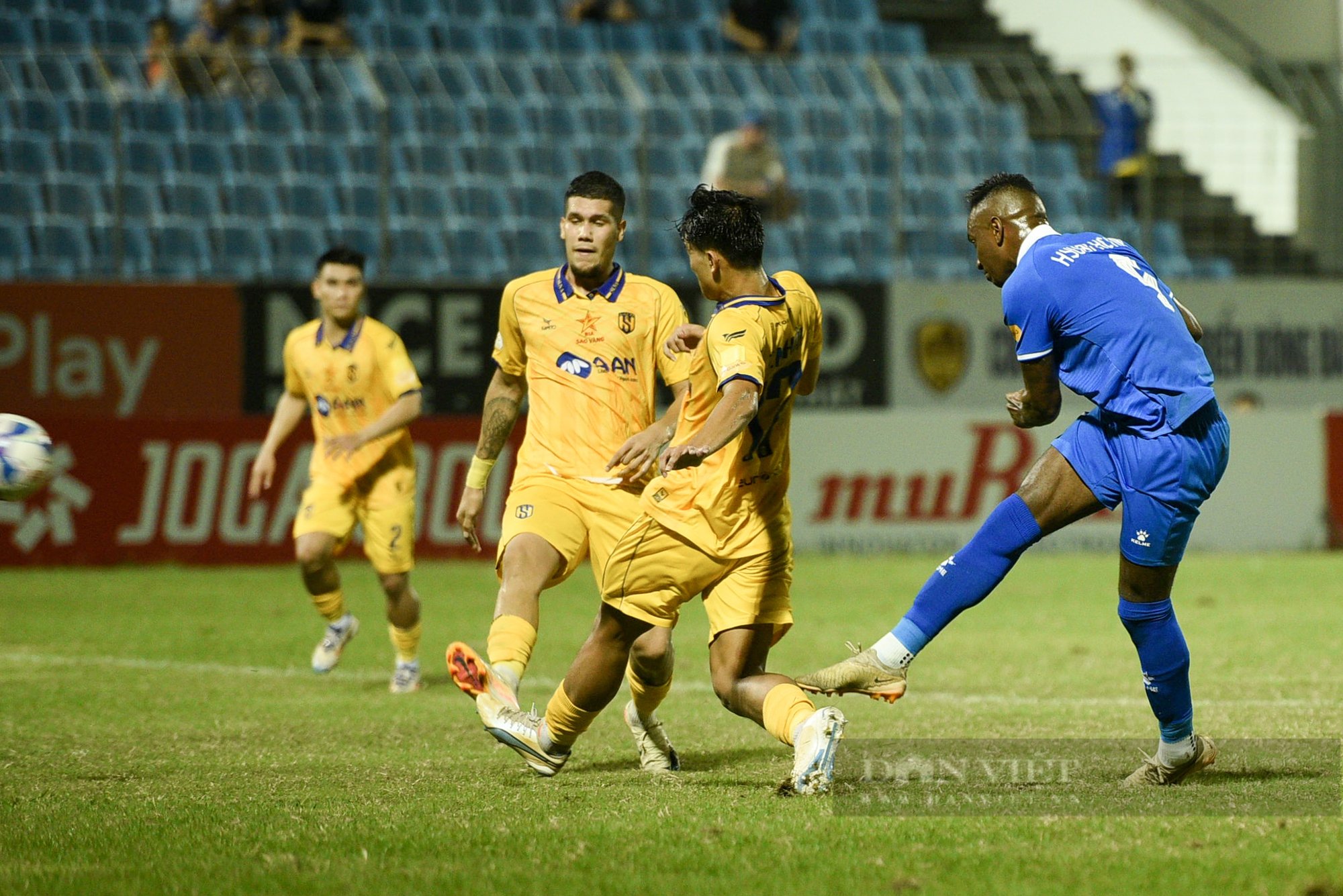 Trợ lý HLV Cao Sỹ Cường: "Tôi không hiểu cách xử lý của trọng tài FIFA Nguyễn Mạnh Hải"- Ảnh 3.