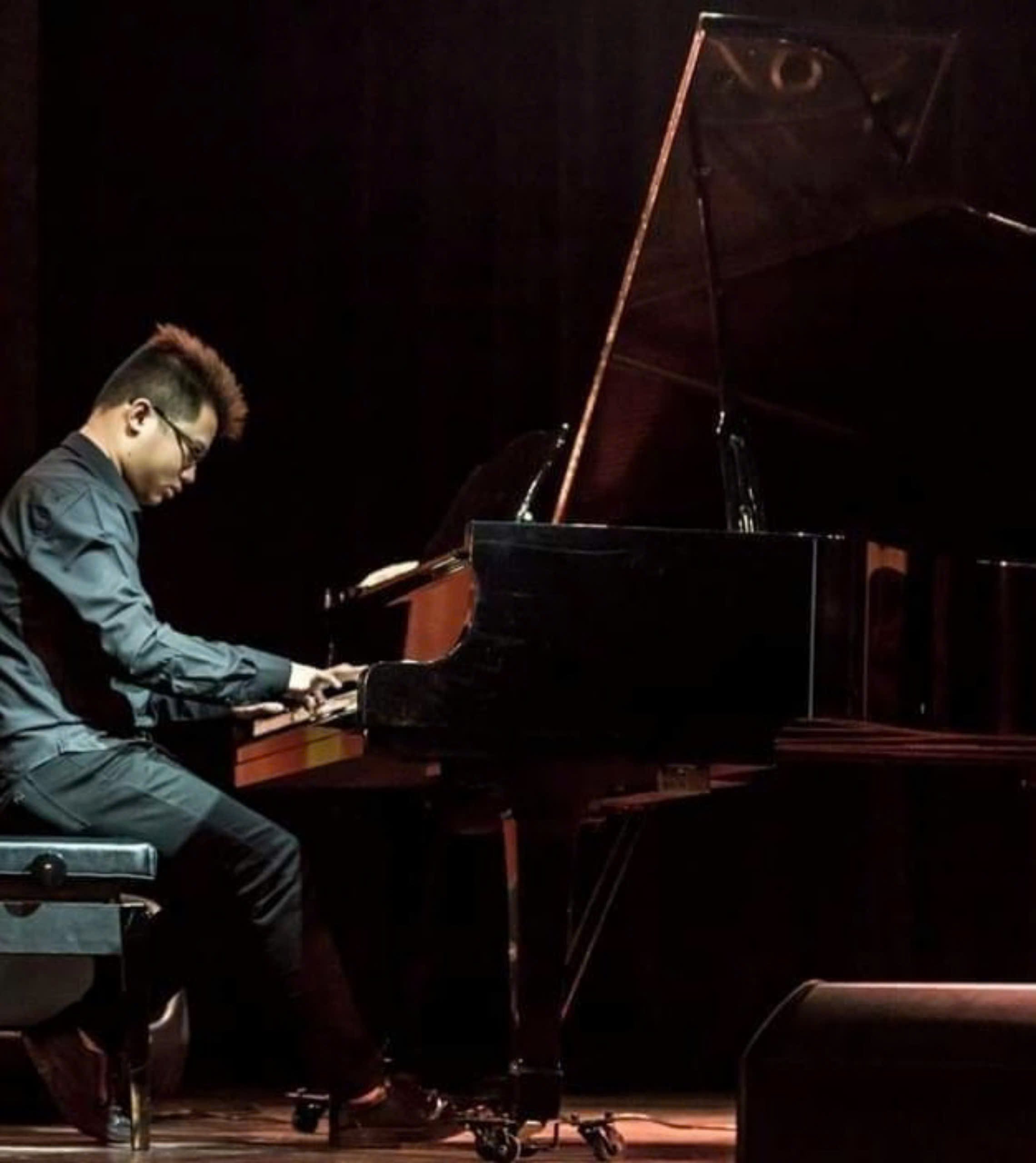 Nghệ sĩ đàn piano Trần Hồng Thái: Từ tự học đến thành công quốc tế- Ảnh 1.