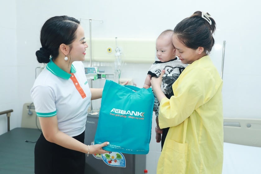 ABBANK được vinh danh "Doanh nghiệp vì cộng đồng 2024"- Ảnh 3.