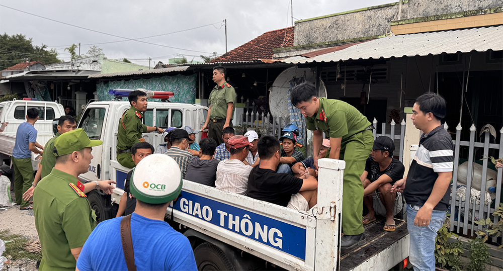An Giang: Bắt 22 đối tượng đá gà giữa cánh đồng lúc trưa- Ảnh 2.