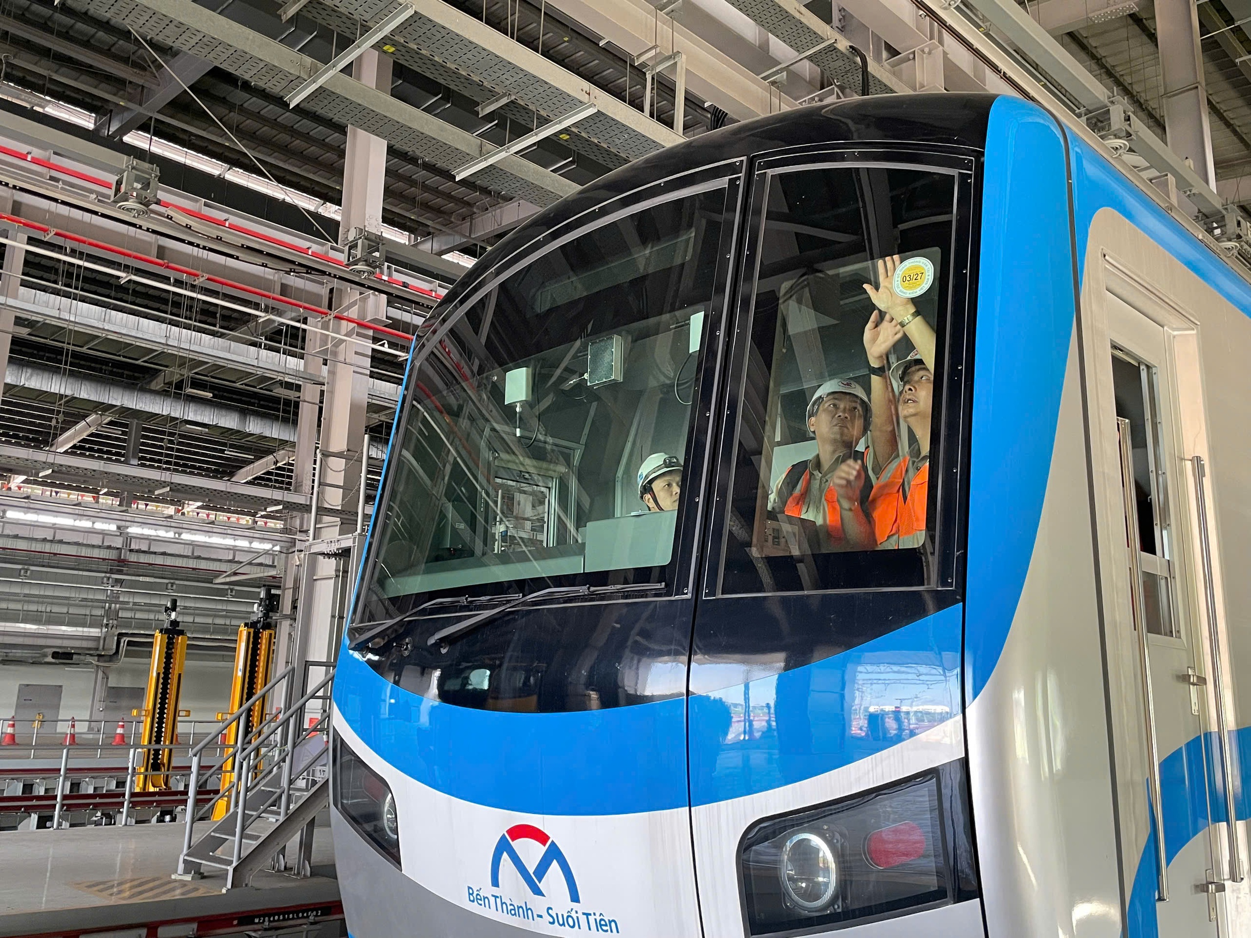 Hoàn thành đăng kiểm, 17 đoàn tàu metro số 1 chờ khởi hành - Ảnh 1.