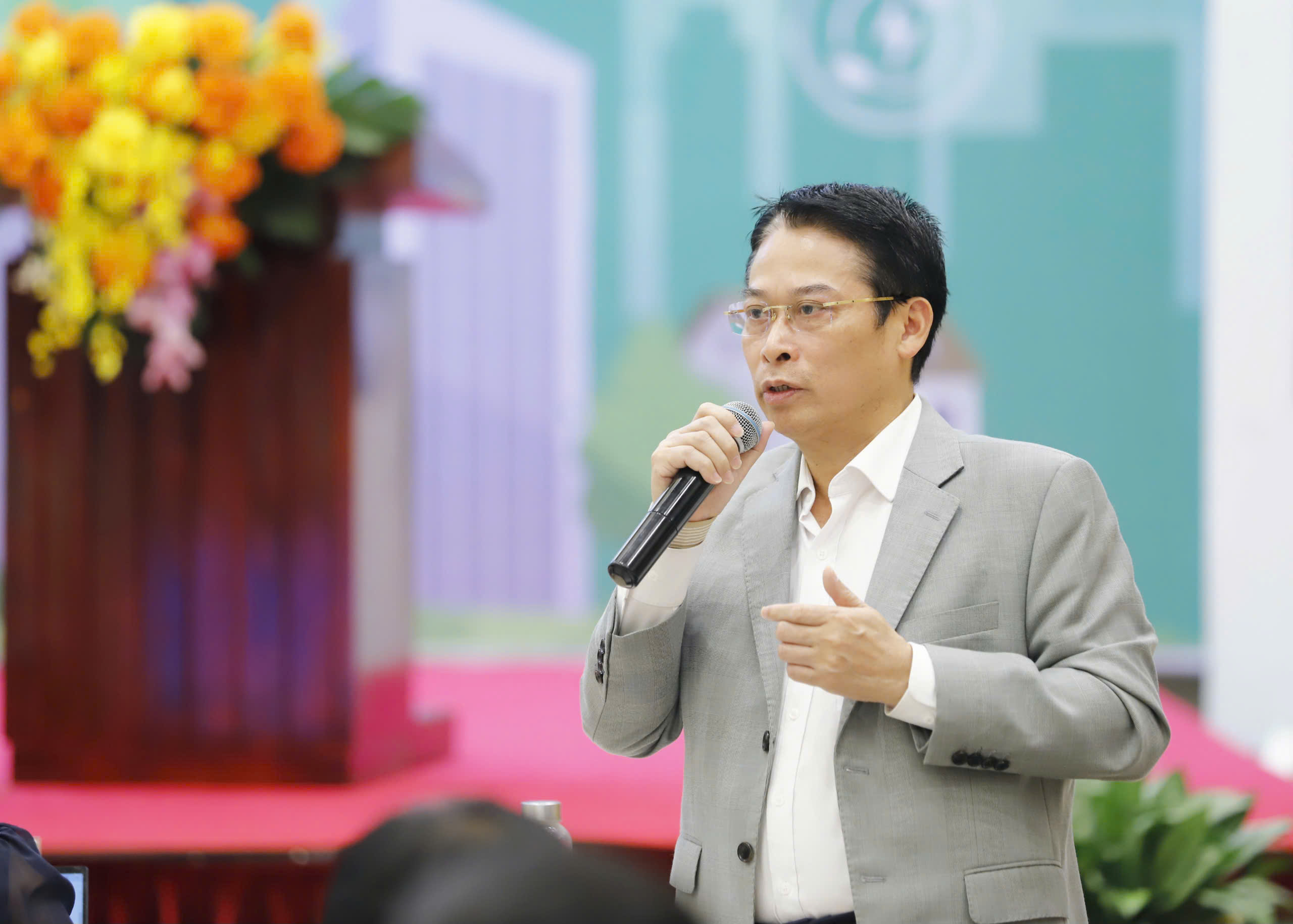 Diễn đàn Chủ tịch Hội Nông dân Việt Nam - Bộ trưởng Bộ Tài nguyên Môi trường Lắng nghe nông dân nói - Ảnh 1.