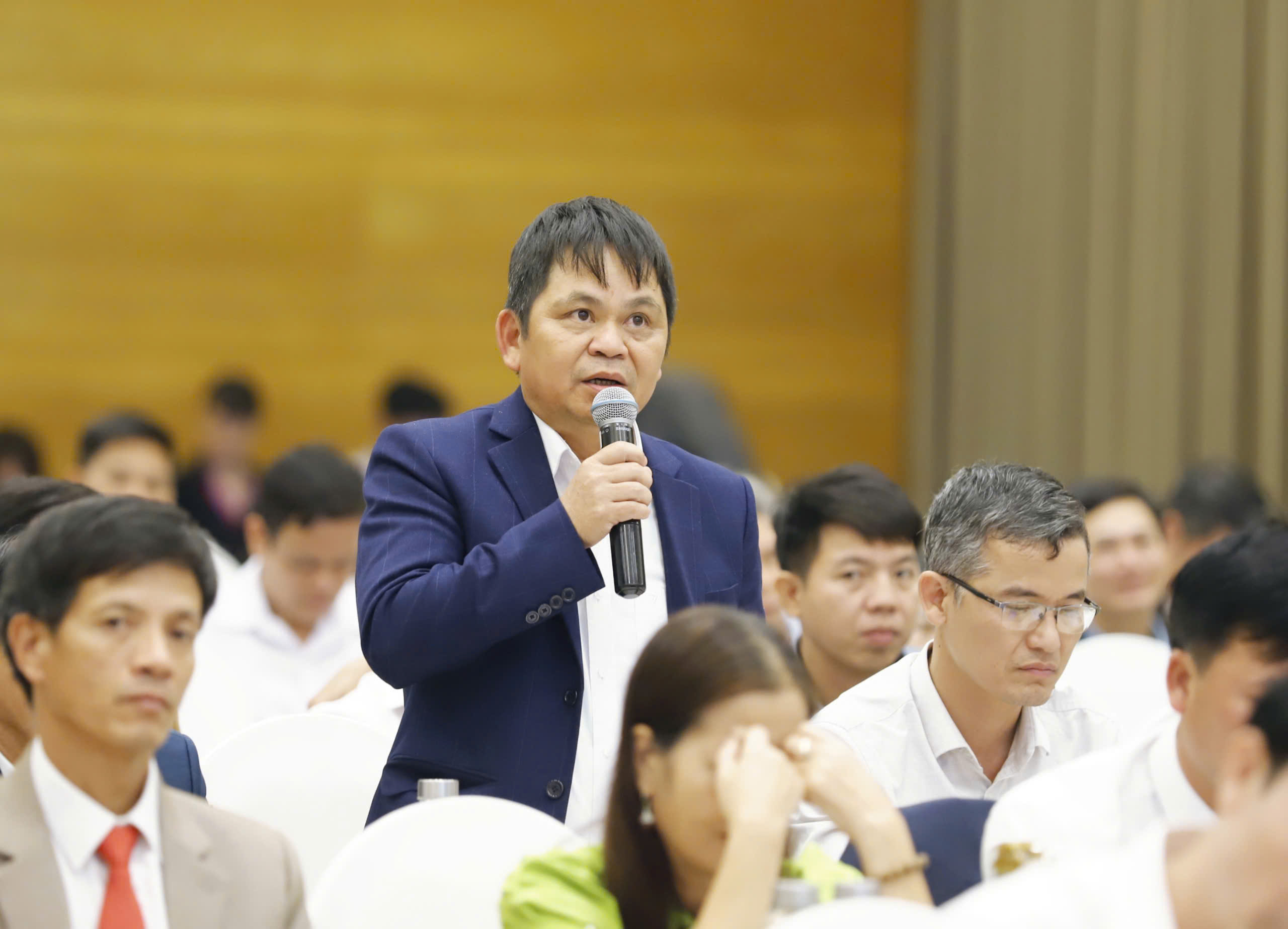 Diễn đàn Chủ tịch Hội Nông dân Việt Nam - Bộ trưởng Bộ Tài nguyên Môi trường Lắng nghe nông dân nói - Ảnh 2.
