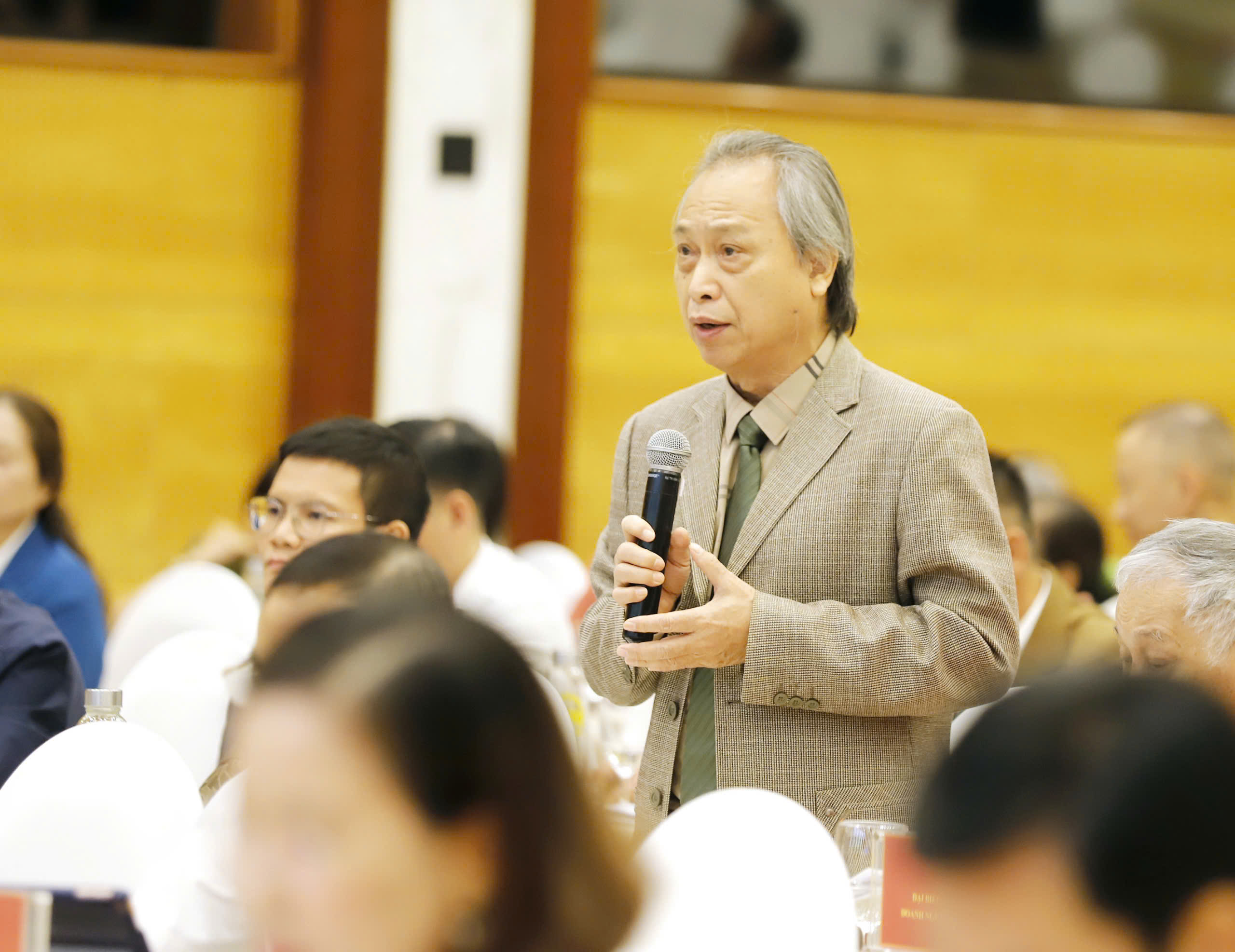 Diễn đàn Chủ tịch Hội Nông dân Việt Nam - Bộ trưởng Bộ Tài nguyên Môi trường Lắng nghe nông dân nói - Ảnh 1.