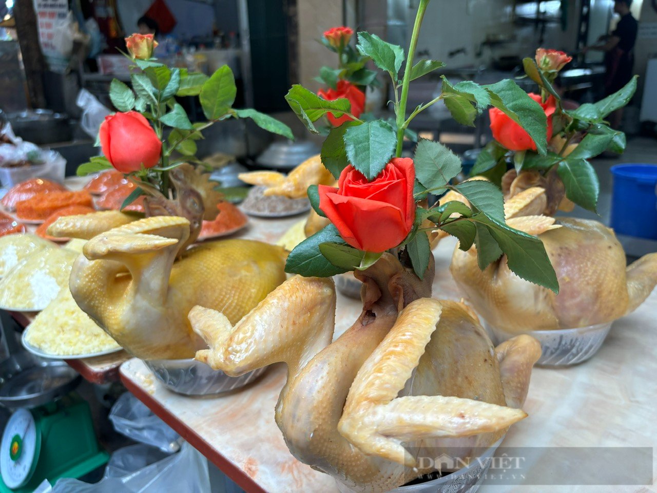 Giật mình vì giá “chát” tại “chợ nhà giàu” ở Hà Nội - Ảnh 5.
