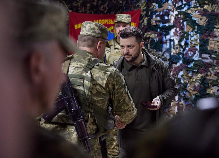 "Ông Zelensky bị dồn vào chân tường", chuyên gia Mỹ nói về kịch bản chia cắt Ukraine - Ảnh 1.