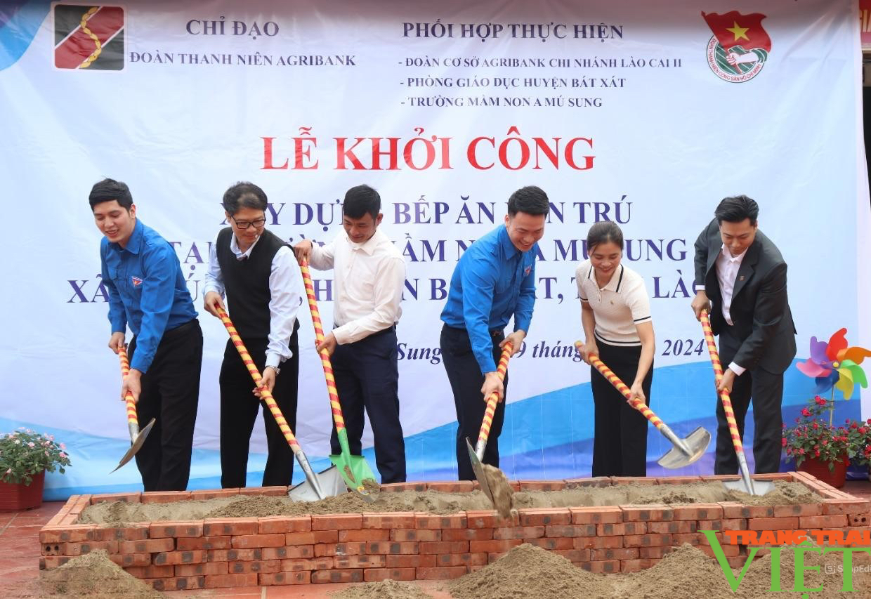 Khởi công xây dựng bếp nấu ăn bán trú cho học sinh vùng cao Bát Xát - Ảnh 2.