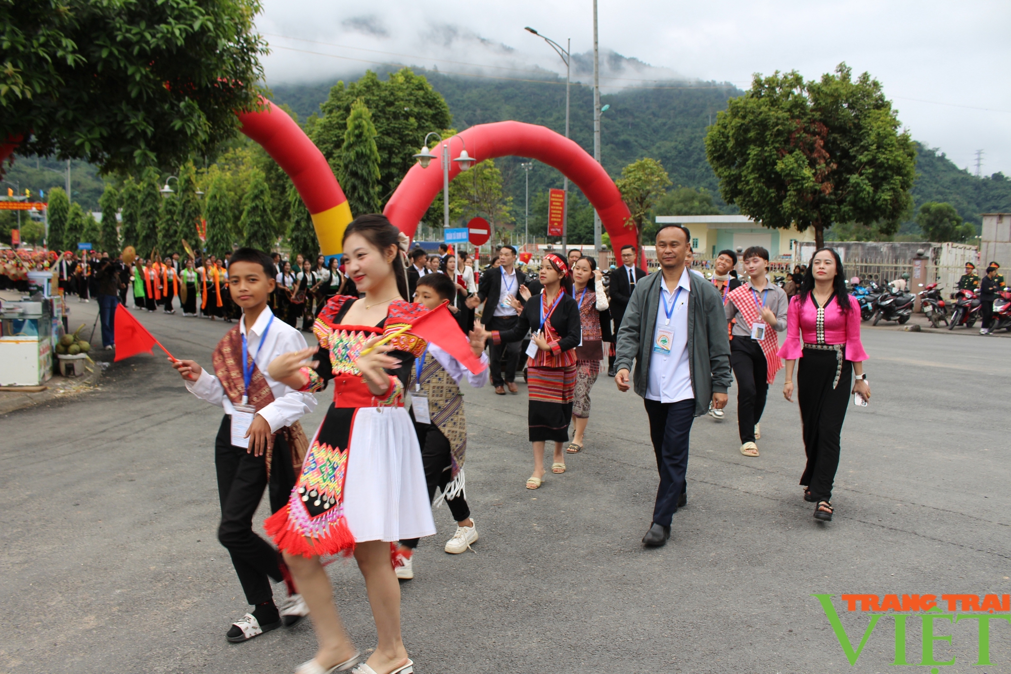 Lễ hội đường phố ở Mường Tè - nơi gặp gỡ, thăng hoa sắc màu biên giới - Ảnh 21.