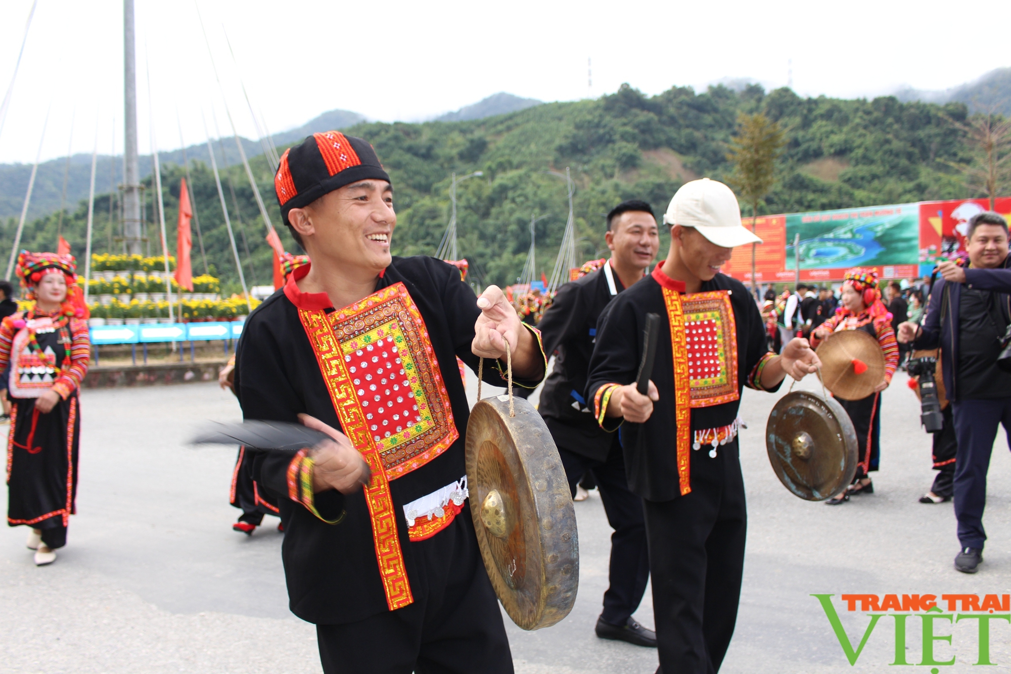 Lễ hội đường phố ở Mường Tè - nơi gặp gỡ, thăng hoa sắc màu biên giới - Ảnh 22.