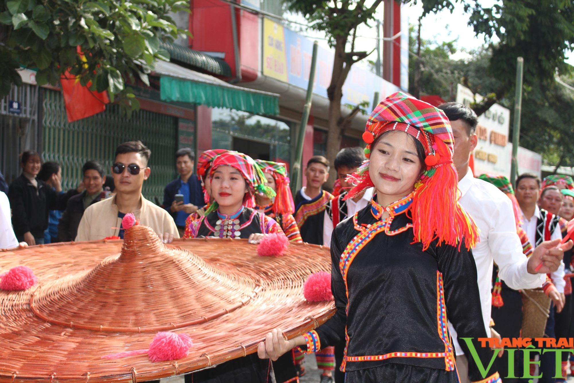 Lễ hội đường phố ở Mường Tè - nơi gặp gỡ, thăng hoa sắc màu biên giới - Ảnh 8.