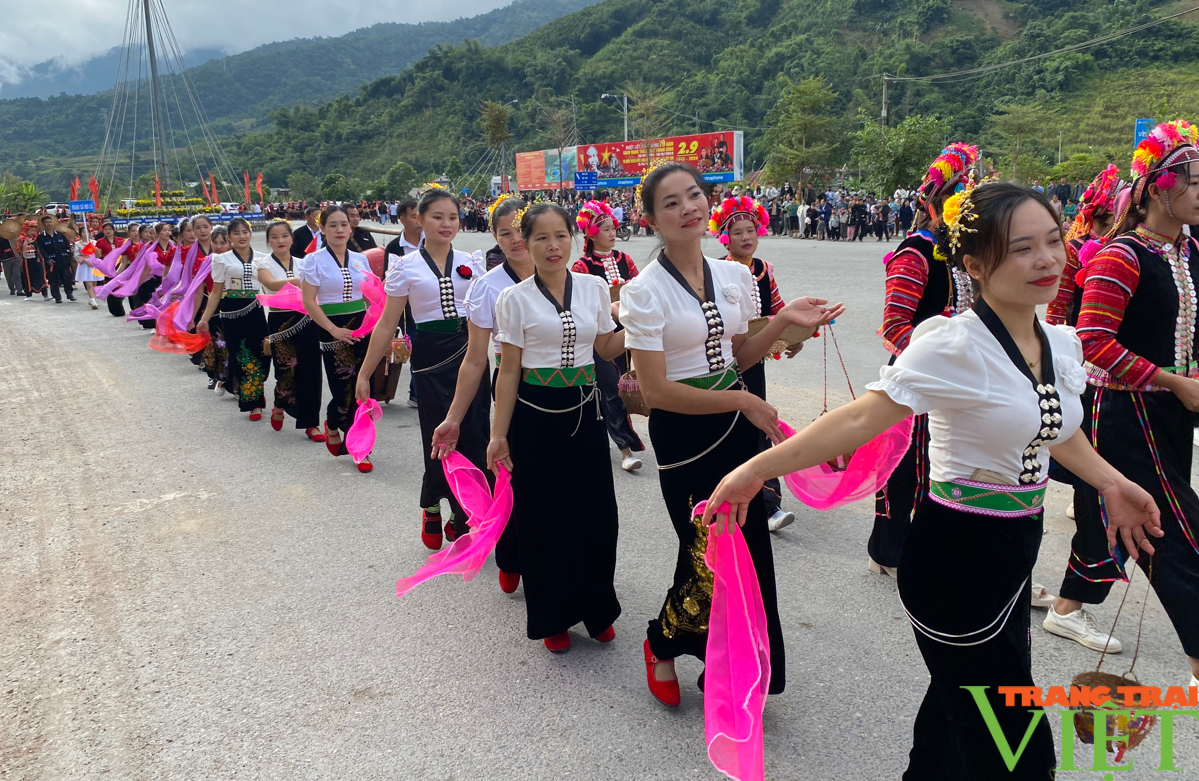 Lễ hội đường phố ở Mường Tè - nơi gặp gỡ, thăng hoa sắc màu biên giới - Ảnh 2.